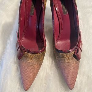 LOUIS VUITTON HEELS SIZE 8
